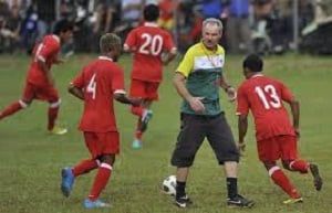 Alfred Riedl bakal gantikan...