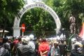 Balai Kota Bandung dikepung...