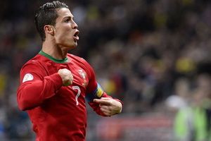 Hattrick Ronaldo amankan...