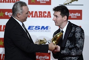 Messi terima Sepatu...