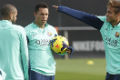 Adriano absen, Martino...