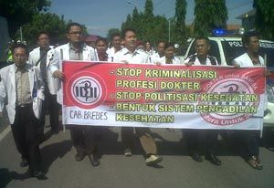 Dokter se-Brebes blokir...