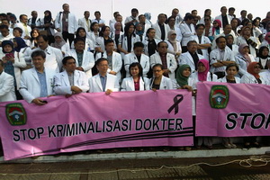 Dokter mogok kerja,...