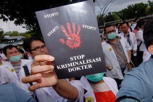 Gelar teaterikal, dokter...