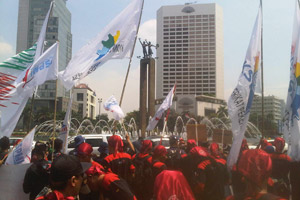 Buruh bersiap ke Istana...