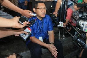 Anas: Ruhut lebih populer...