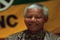 Nelson Mandela menyatu...