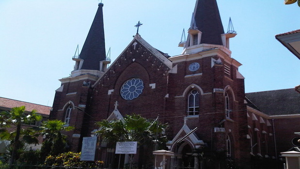 398 Gereja di Surabaya...