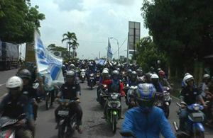 Ribuan buruh PT Pisma...
