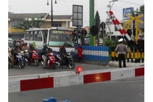 123 perlintasan kereta...