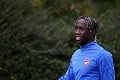 Sagna beri sinyal bertahan...