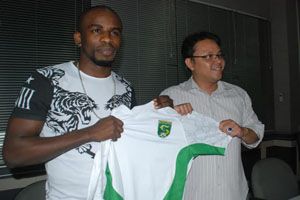 Resmi gabung Persebaya,...
