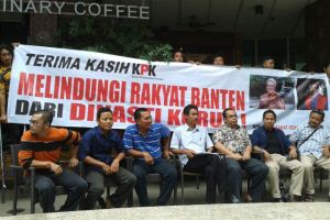 Atut jadi tersangka,...