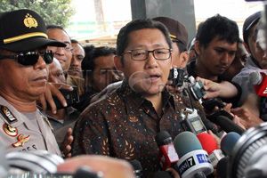 Soal Atut dan Anas,...
