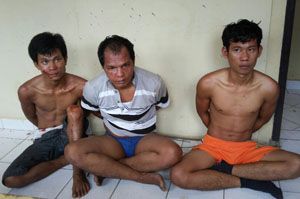 Tiga spesialis pencuri...