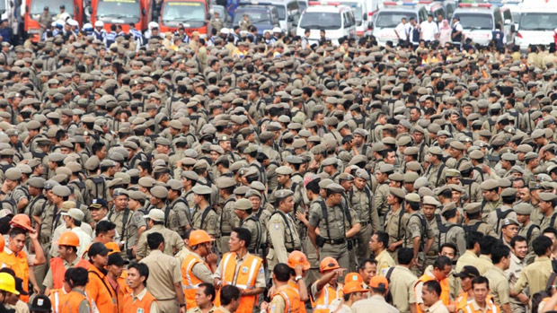 Petugas Satpol PP dikerahkan...
