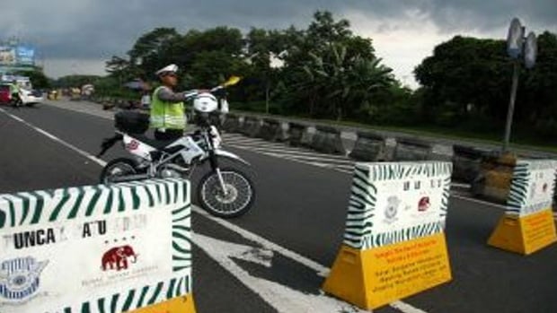 Tahun Baru, pukul 19.00...