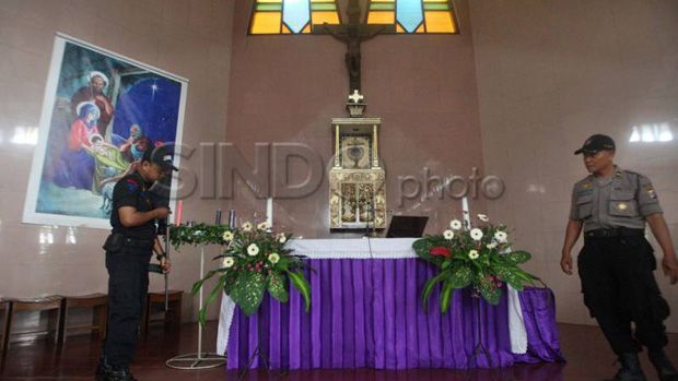 Rayakan Natal, gereja...