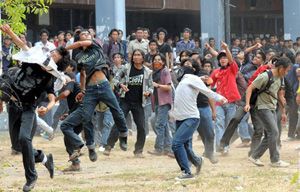 Penyebab ratusan warga...