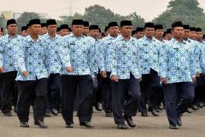 Hari pertama kerja,...