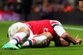 Ian Wright: Cedera lutut...
