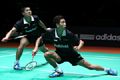 Wahyu/Ade angkat koper