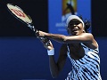 Venus Williams angkat...