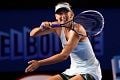 Sharapova dipaksa angkat...