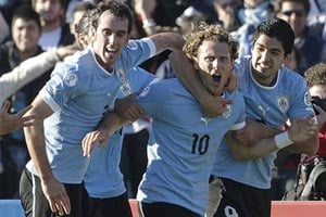 Sembilan pemain Uruguay...