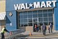 Wal-Mart pangkas 2.300...