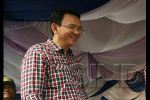 Ahok geram pengamat...