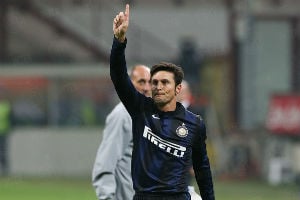 Javier Zanetti belum...