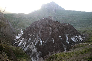 Gunung Kelud Waspada,...