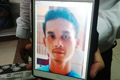 Lihat orang ini, lekas...