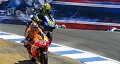 Gaya balap Rossi bikin...
