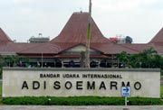 Dipenuhi debu, Bandara...