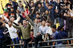 Tidak diundang, Jakmania...