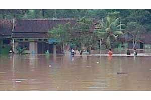 Waspadai banjir di wilayah...