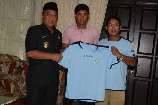 Persela menunggu respons...