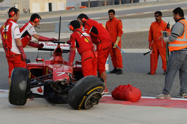 F14 rusak, Raikkonen...