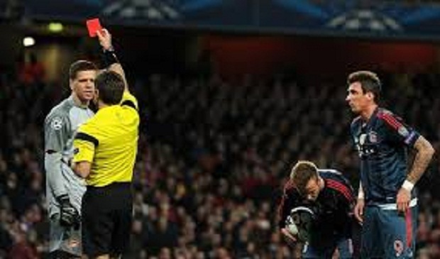 Platini: Arsenal dan...
