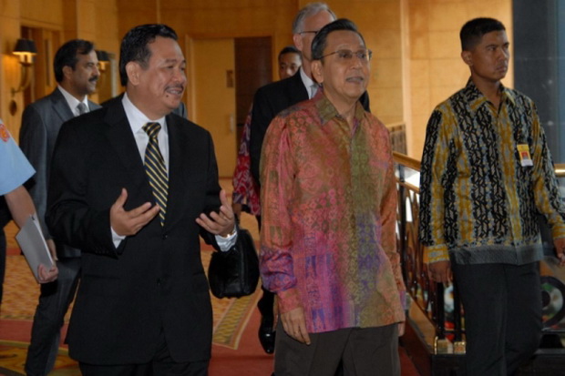 Advokat asing dilarang...