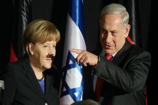 Foto Merkel berkumis...