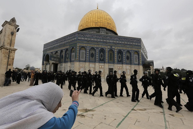 Usik situs al-Aqsa,...