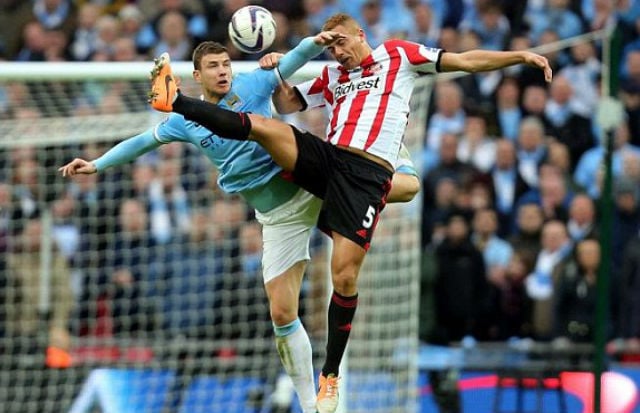 Manchester City rebut...