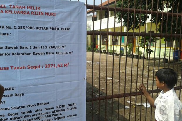 Sekolah disegel, siswa...