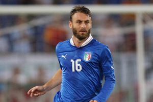 De Rossi dicoret dari...
