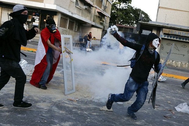 Jalanan di Caracas kembali...