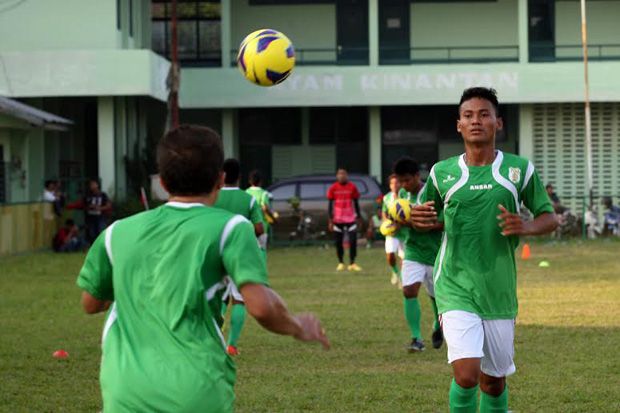 Pemain tuntut pengurus...