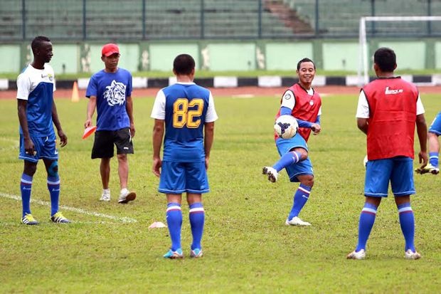 Rasa penasaran iringi...